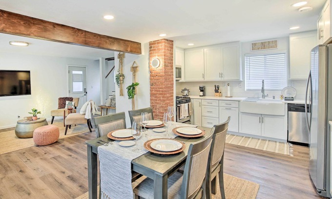 East Village Maison | Downtown Long Beach Home: Walk Everywhere!
