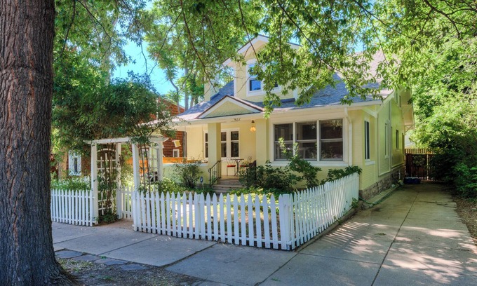 Downtown Maison | Downtown Marvel in unbeatable location!