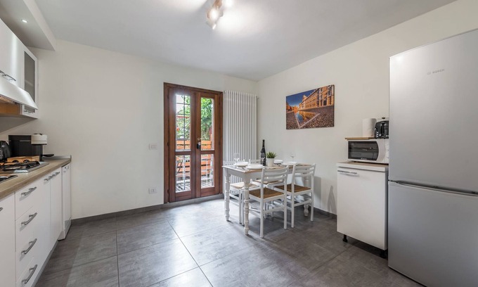 Old Town Appartement | [DOWNTOWN MODENA WITH PARKING AND SMALL GARDEN] AT THE MULEIN