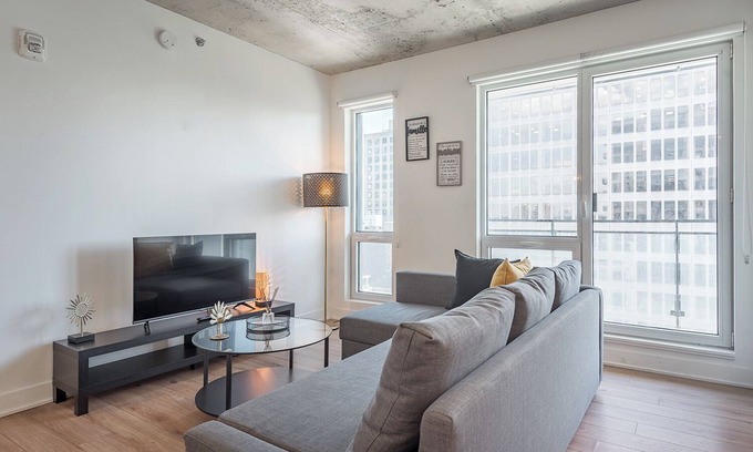 Quartier des Spectacles Appartement | Downtown Montreal 1BR | Sleeps 4