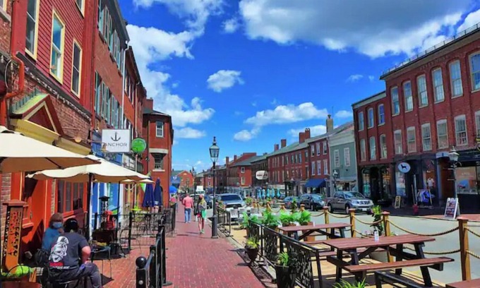 Newburyport Maison | Downtown Newburyport, Bright and Sunny 2 Bedroom