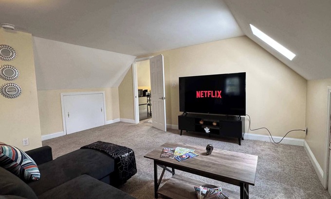 Salem Appartement | Downtown Salem Retreat 2BD 3rd Floor
