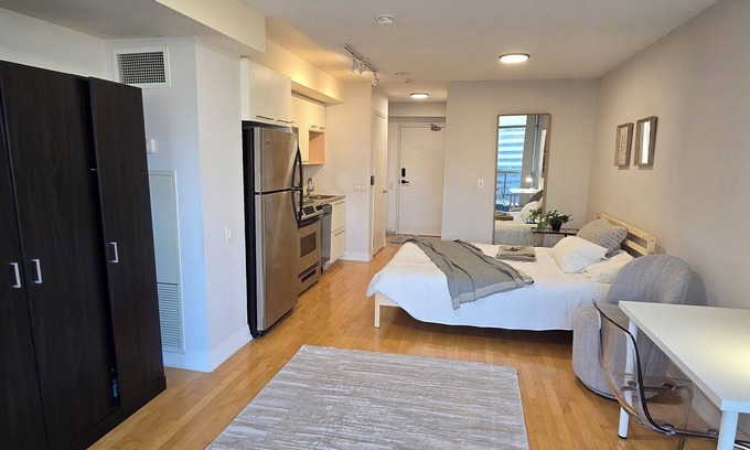 Church and Wellesley Copropriété | Downtown Toronto Condo | WiFi, Gym & Pool – Steps to Subway & Eaton Centre