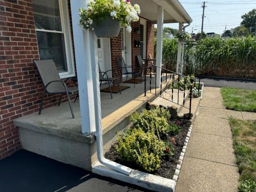 Willoughby Appartement | Downtown Willoughby Historic District Gem #2