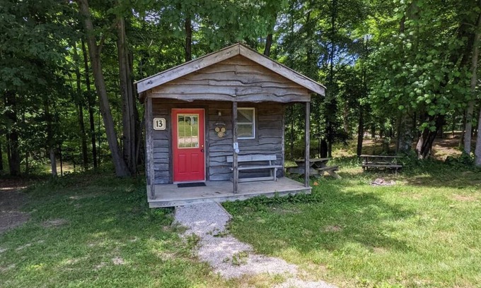 Helmsburg Cabine | Cabine-lit 13, pas de salle de bain, accès au pavillon de douche