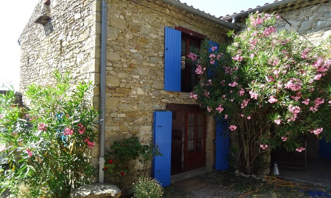 Pont-de-Barret Cottage | Drôme Provençale, gite La Colline Le JARDIN CLOS