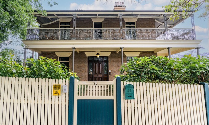 Camden Maison | Dr Crookston's Guest House Circa 1880
