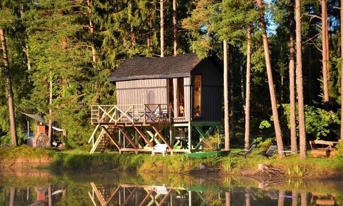 Pedvale Maison | Dragon house in the tree! Jacuzzi, Sauna ,Cinema,Heated