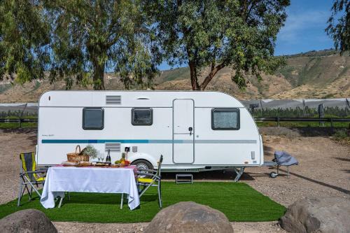 Emek HaYarden Lit Et Petit-Déjeuner | Dream Caravan's - קרוואנים מהממים ומאובזרים למשפחות בחוף גופרה בכנרת