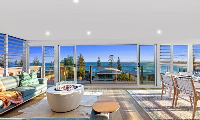 Kings Beach Maison | 3 Storey Kings Beach Dream Home Ocean Views
