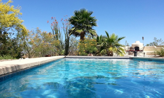 Camino Del Oeste Estates Maison | Maison de rêve avec piscine chauffée solaire, vert, lumières de la ville
