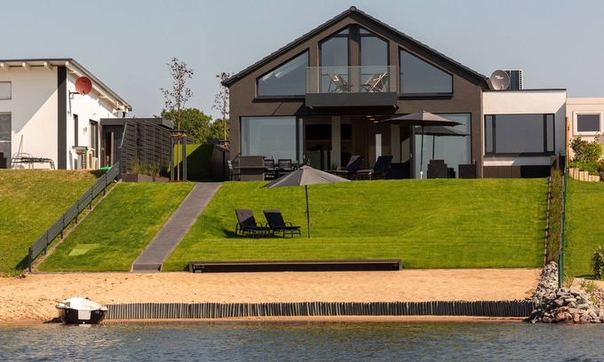 Lobnitz Maison | Maison de rêve sur le lac, plage privée, sauna, cheminée, bain à remous, balcon, près de Leipzig