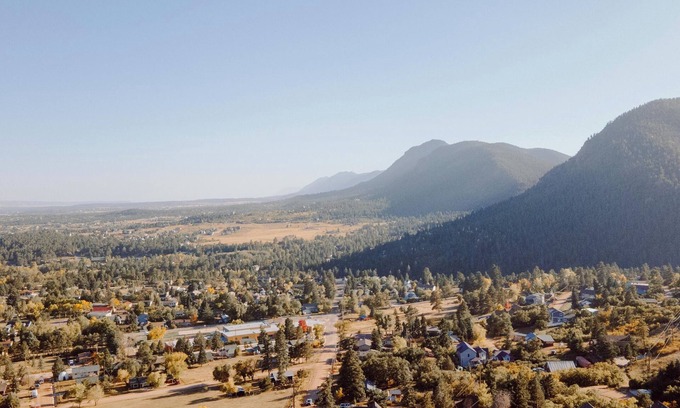 Palmer Lake Maison | Dream location- Mountain Views, Reservoir trails, small town, close to USAFA