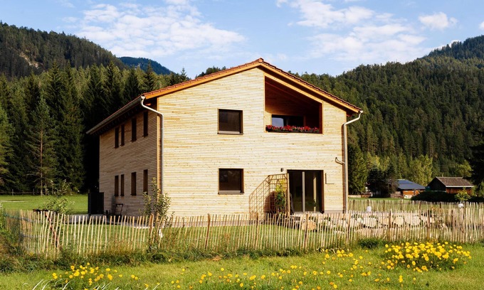 Scharnitz Appartement | Dream vacation apartment in the countryside for 4 guests, directly on the cross-country ski trail/forest