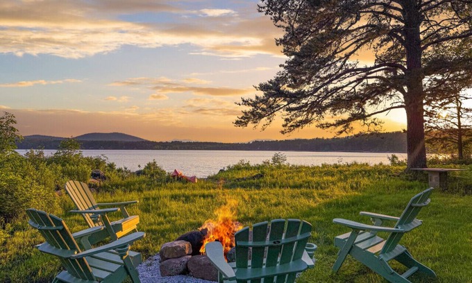 Fryeburg Maison | DREAMLAND | Luxe Waterfront Villa, Hot tub + Sauna