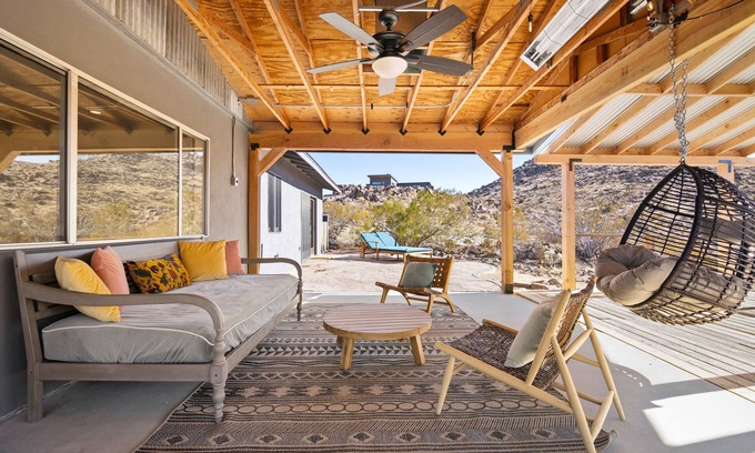 Joshua Tree Maison | 🌵Dreamspace - Peaceful Home w/Hot Tub, Fire Pit, Amazing Views & Close To Park Entrance🌵