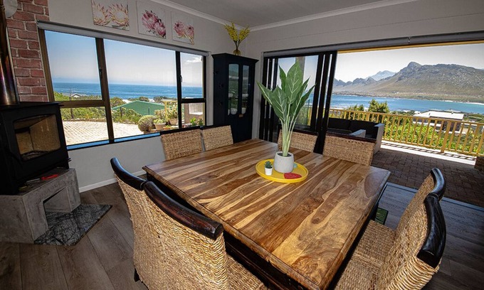 Pringle Bay Cabine | Dreamview Family Suite @ The Butterfly Villa : Spectacular views in Pringle Bay