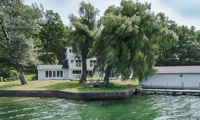 Hammondsport Maison | Dreamways: "Memorable Views + Pet Friendly!"