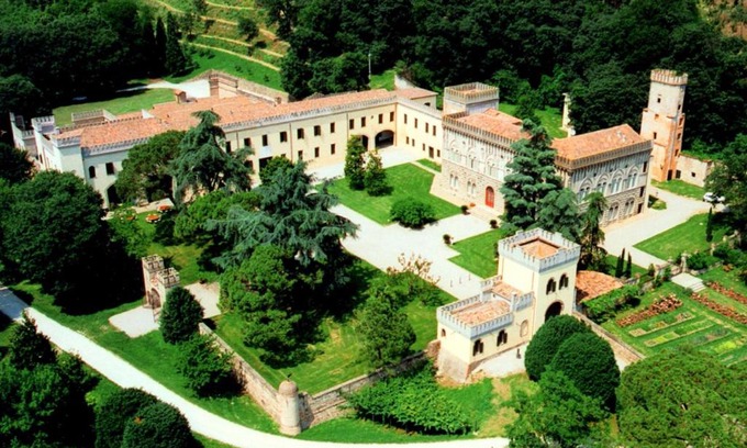 Monselice Maison | Dreamy Castle near Padua and Venice with Royal Ambience