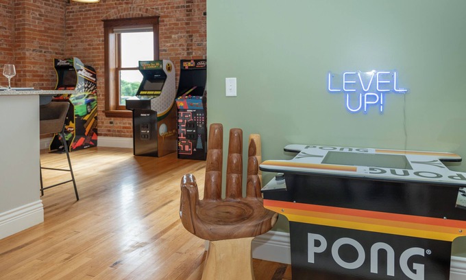 Kalamazoo Appartement | Dreamy Downtown Luxury Loft / 13-Ft Ceilings / Walkable