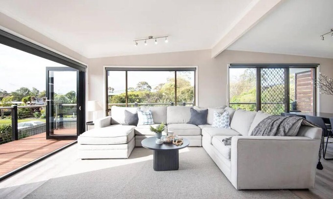 Dromana Maison | Dreamy Dromana Family Getaway - with Jacuzzi