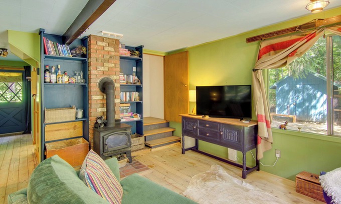 Baring Cabine | Dreamy Gold Bar Cabin: River Access + Pets Welcome