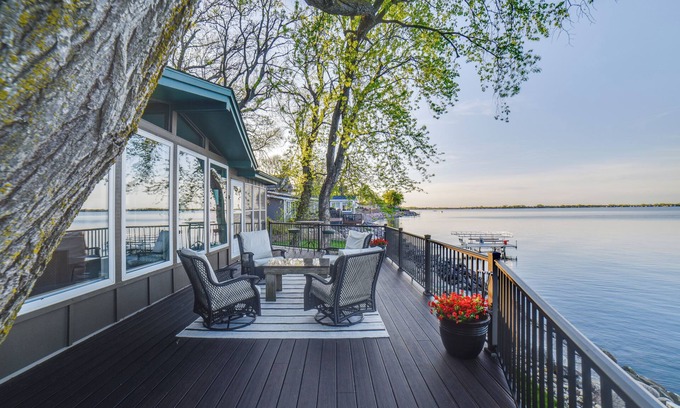 Arlington Cabine | Dreamy Lake Poinsett Cabin w/ Deck, Dock & Views!