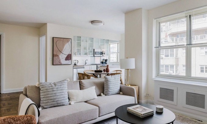 Midtown Appartement | Dreamy Murray Hill 2BR w/ Coffee Bar, Gym, Lounge & W/D, by Blueground