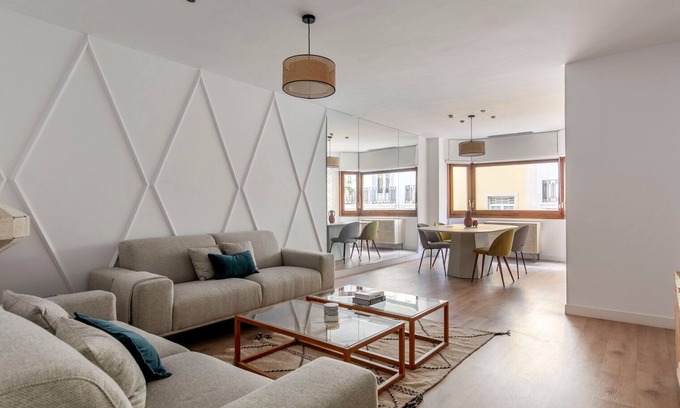 Recoletos Appartement | Dreamy Recoletos 2BR w/ Pool & Doorman, close to Park, by Blueground