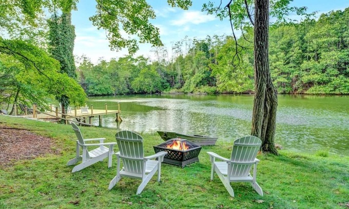 Johnsonburg Autre | Dreamy & Scenic 3BR Lakefront on 200-Acre Estate