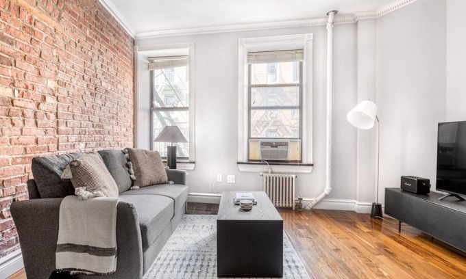 Nolita Appartement | Dreamy SoHo 2BR w/ W/D & Balcony, nr Whole Foods, by Blueground