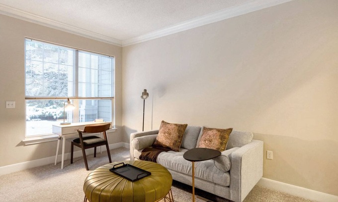 Waltham Appartement | Dreamy Waltham 1BR w/ Gym & W/D, nr Shops & Groceries, by Blueground