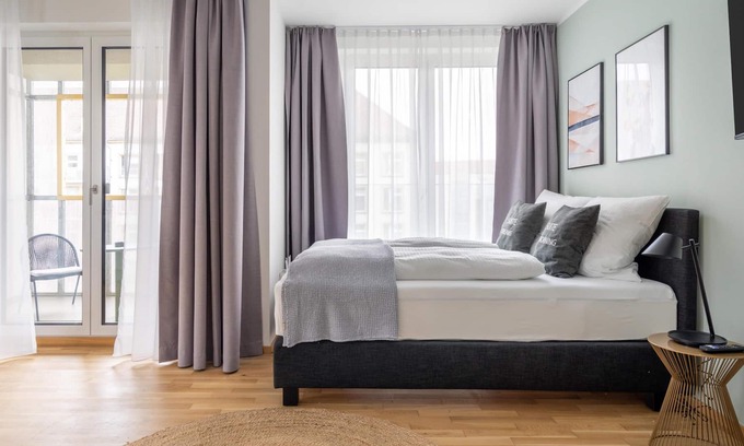 Innere Vorstadt Appartement | Dresden Wallstr | Suite L + Balcony (LT)