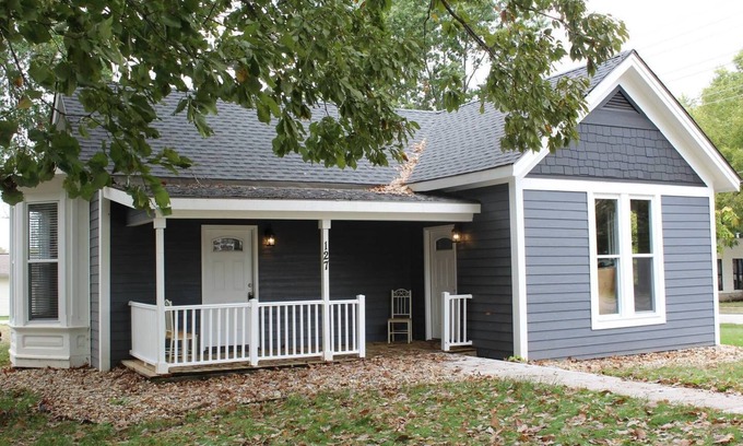Pleasant Hill Villa | Drew's Den dans le centre-ville historique de Pleasant Hill, MO