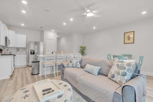 Gulf Breeze Maison | Drift Bay - Adventure Awaits! Zoo, Boat Ramp & Just Minutes from the Beach!