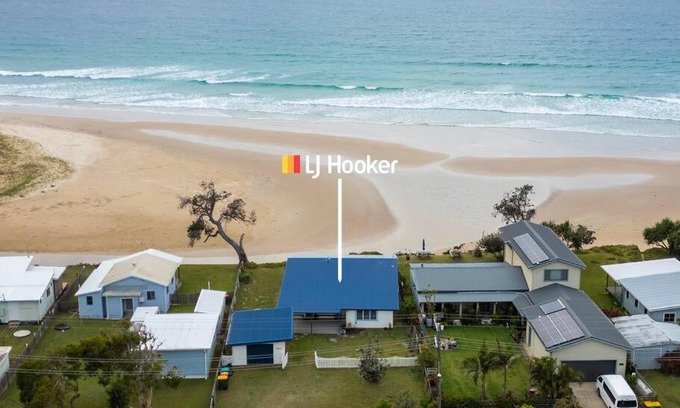 Brooms Head Maison | Driftaway - Absolute Beachfront - LJHooker Yamba