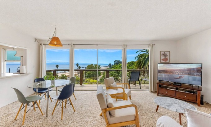 Summerland Appartement | NEW! Oceanview 2bedroom on Lillie Ave!