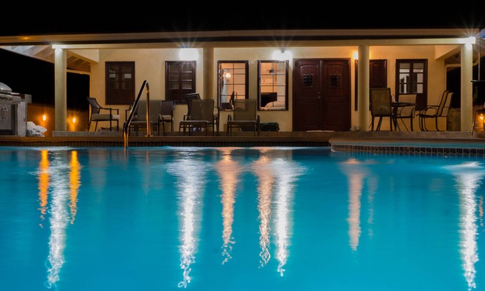 Canaan Villa | Driftwood85 is a three bedroom villa with all amenities and large saltwater pool