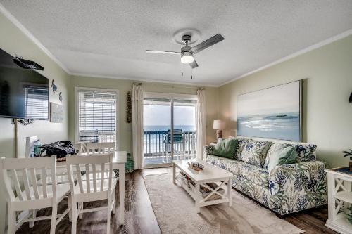 North Myrtle Beach Maison | Drifty Daze Oceanfront Suite w Pool