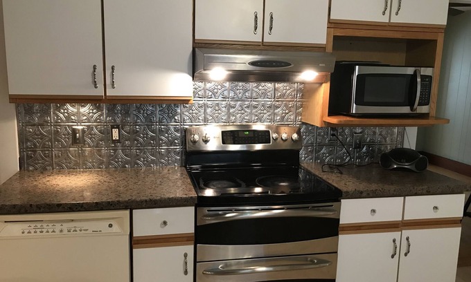 Leominster Appartement | Driving distance to Wachusett Mountain, Boston, Wocester