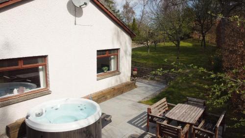Alvie Maison | Druim An Lochain Cottage