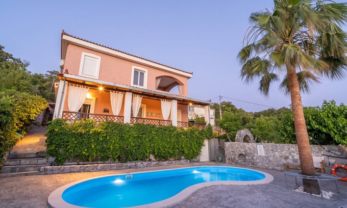 Armenoi Villa | Dryades Villa. Situé à 8 km de la plage de Réthymnon