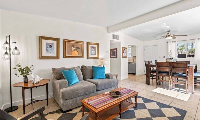 Duffy Maison | DT Retreat Cozy & Close to UofA!