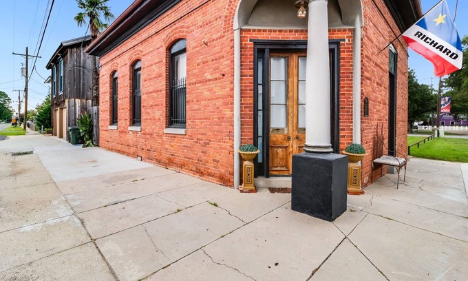 Scott Appartement | DT Scott-TWO Historic Units: Old Bank + Studio