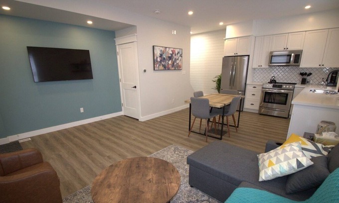 Kitchener Maison | DTK Comfy Farmhouse Semi 2 Beds
