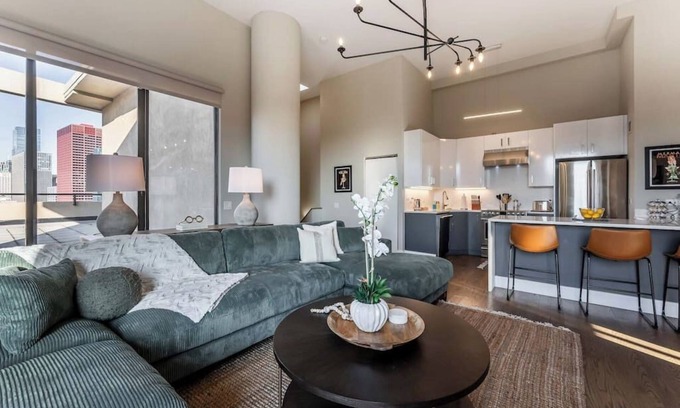 The Loop Copropriété | Dtown Penthouse 3bd/2.5ba - Best location & VIEWS +Parking, & Gym + Pool