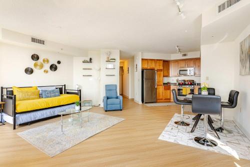 Downtown Maison | DTSS LuxePad 2BED 2BATH Washington DC Balcony Views, Gym, Pool, Free Parking