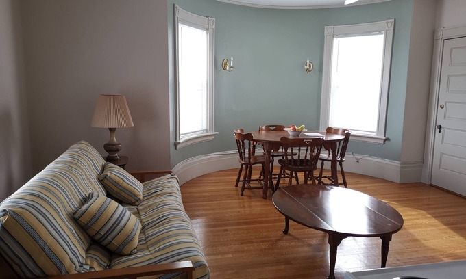 Worcester Appartement | DTWN 1 BDR Apt, free parking, walk to WPI, Palladium, MCPHS