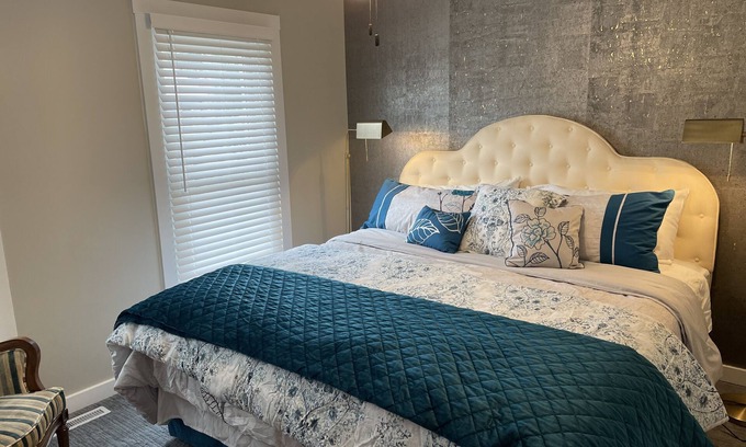 Dubuque Maison | Dubuque Luxury Rentals Washington Street