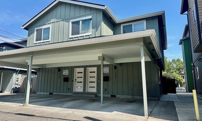 Amazon Maison | Duck Den - 3 Bedroom Near University of Oregon Campus & Autzen Stadium